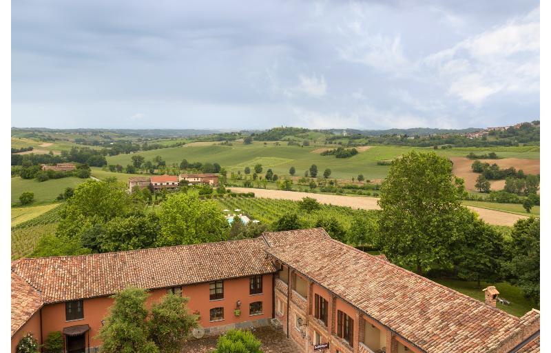 Relais Castello Di Razzano Hotel Alfiano Natta Екстериор снимка