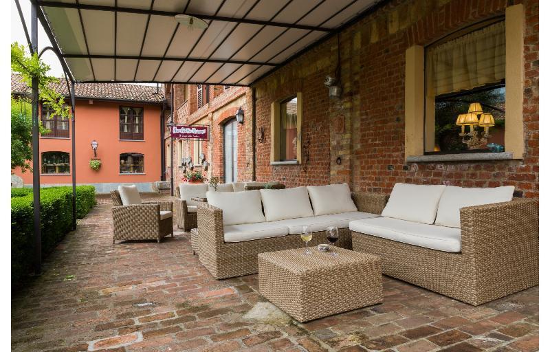 Relais Castello Di Razzano Hotel Alfiano Natta Екстериор снимка