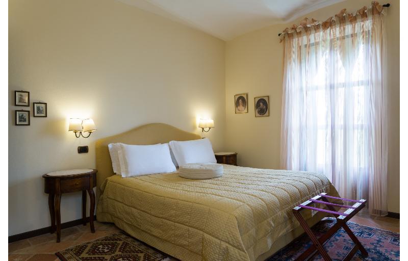 Relais Castello Di Razzano Hotel Alfiano Natta Екстериор снимка