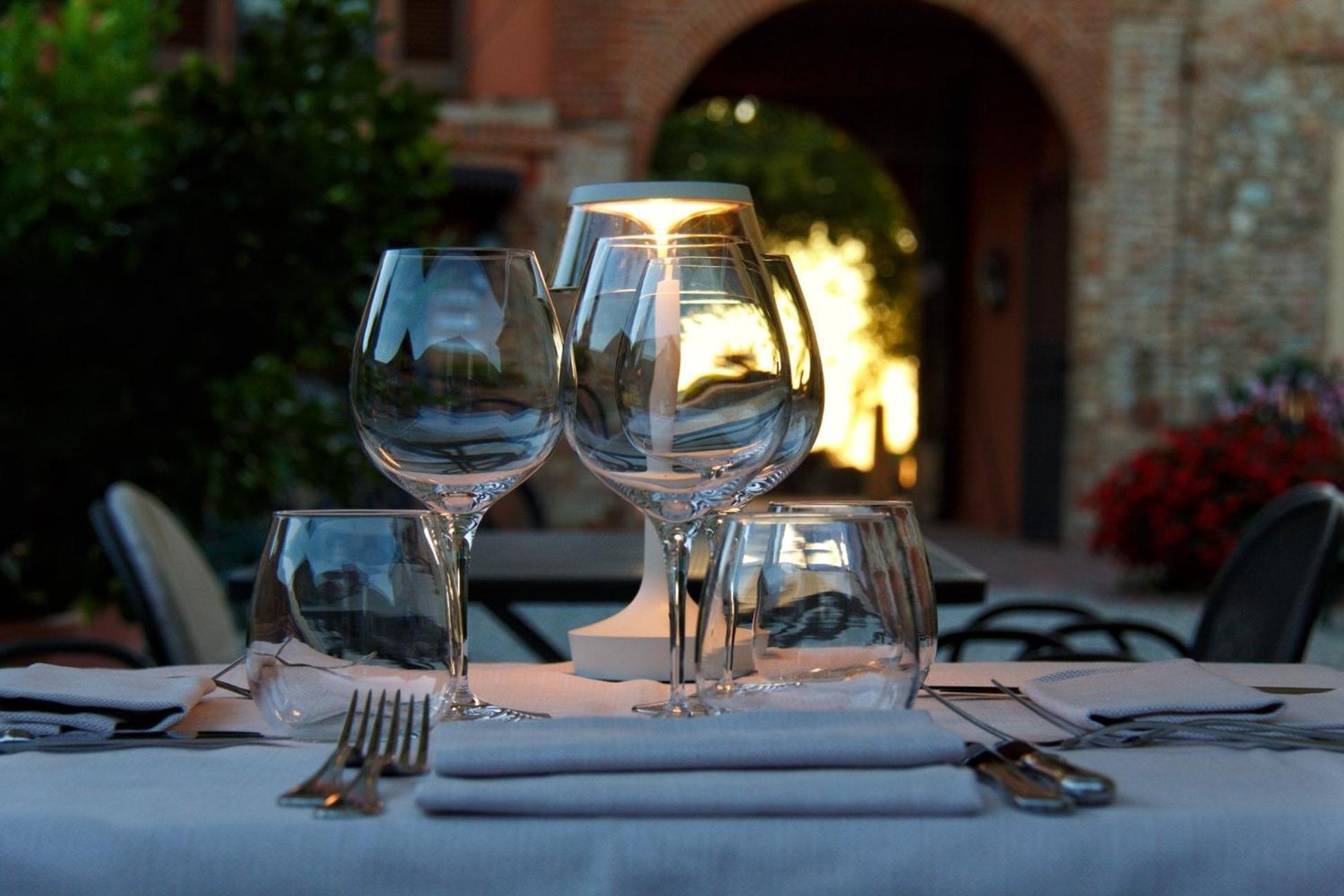 Relais Castello Di Razzano Hotel Alfiano Natta Екстериор снимка