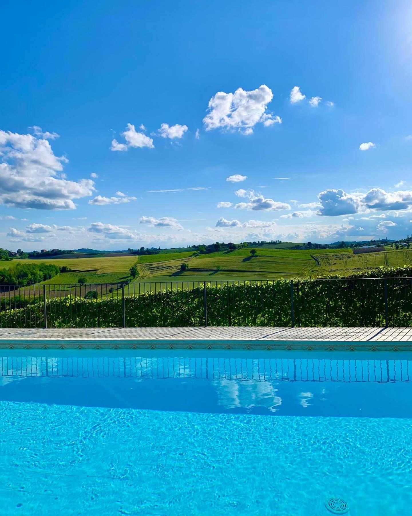 Relais Castello Di Razzano Hotel Alfiano Natta Екстериор снимка