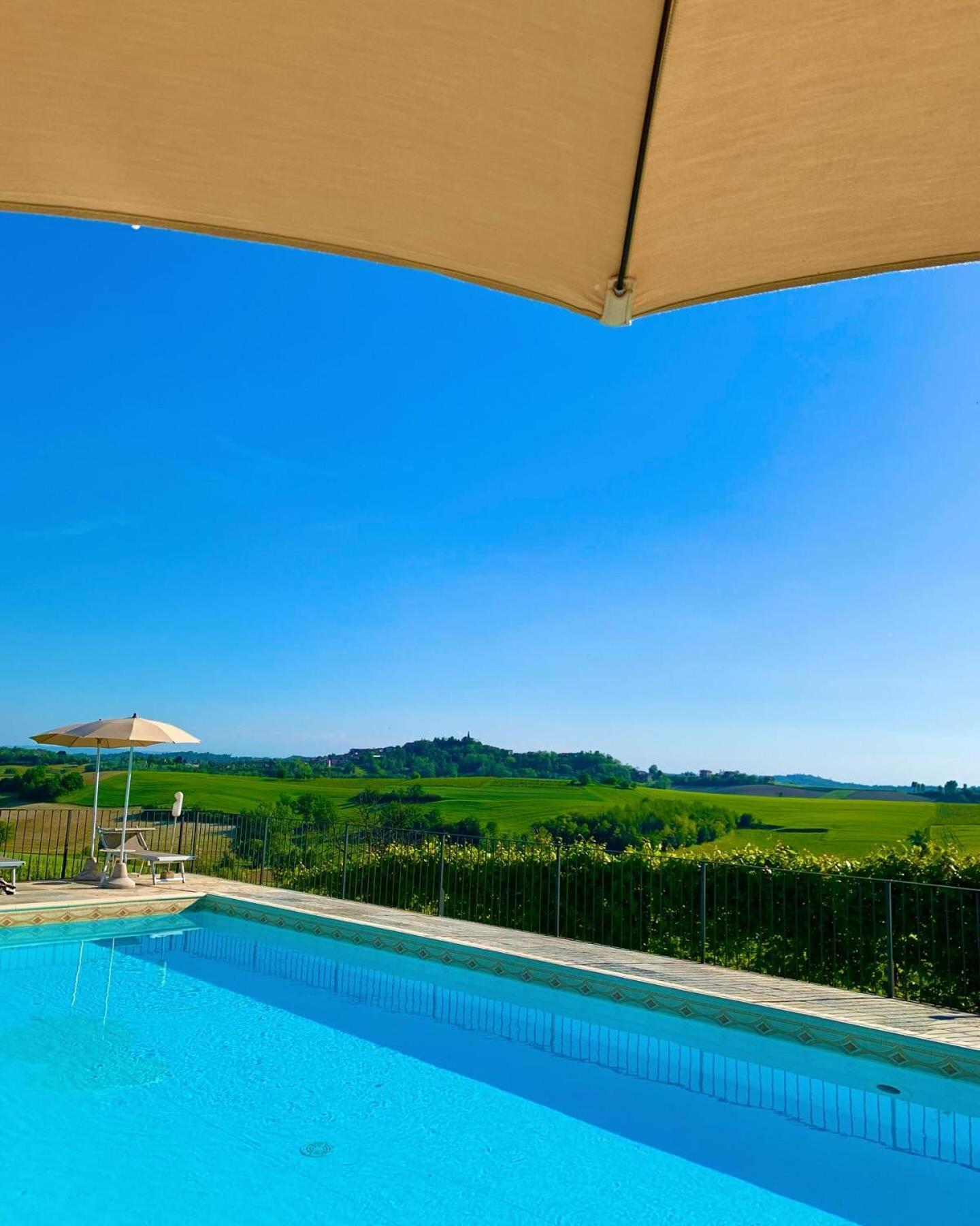 Relais Castello Di Razzano Hotel Alfiano Natta Екстериор снимка