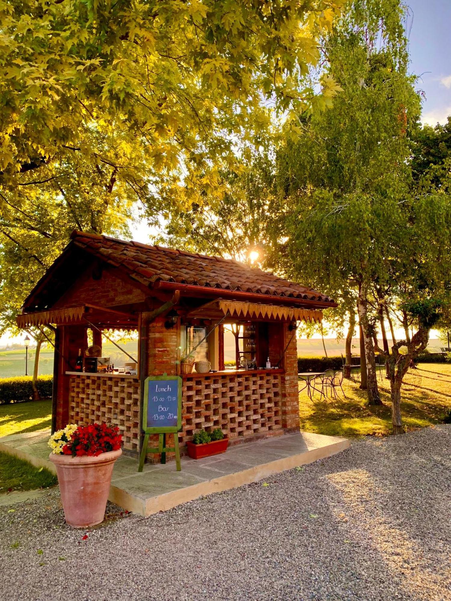 Relais Castello Di Razzano Hotel Alfiano Natta Екстериор снимка