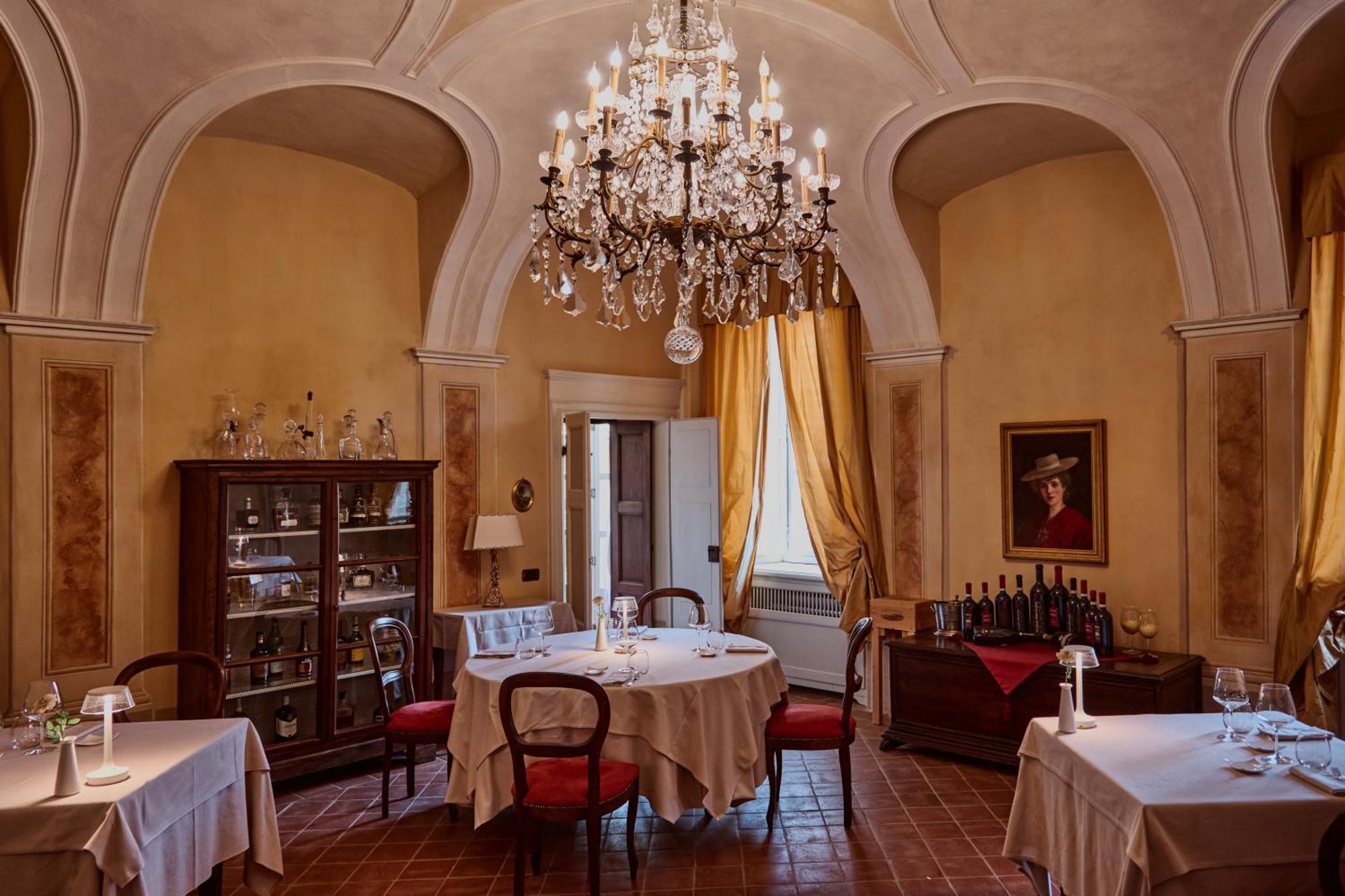 Relais Castello Di Razzano Hotel Alfiano Natta Екстериор снимка