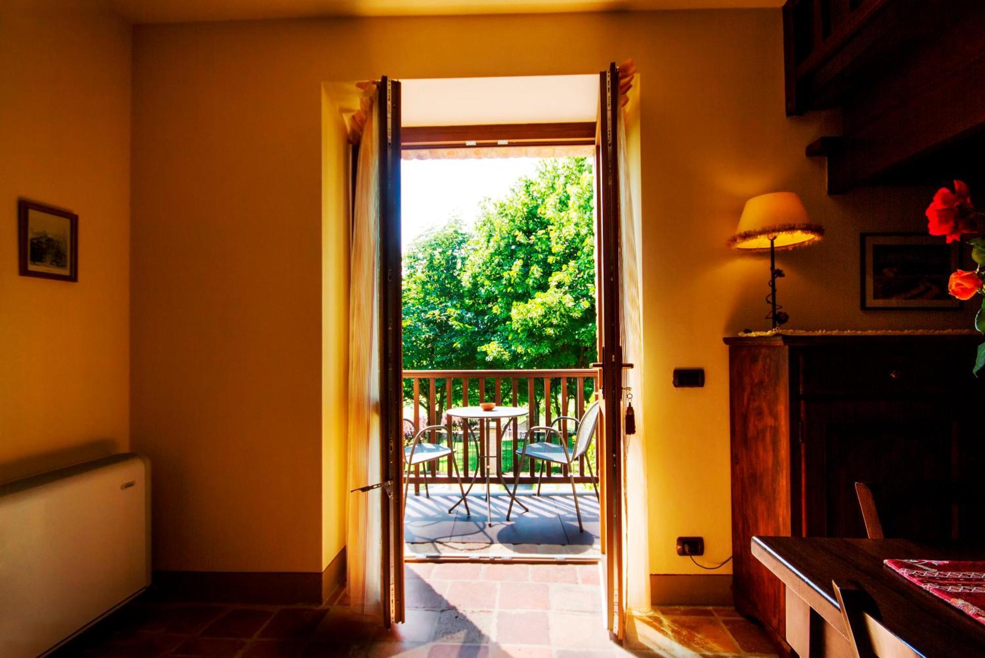 Relais Castello Di Razzano Hotel Alfiano Natta Екстериор снимка