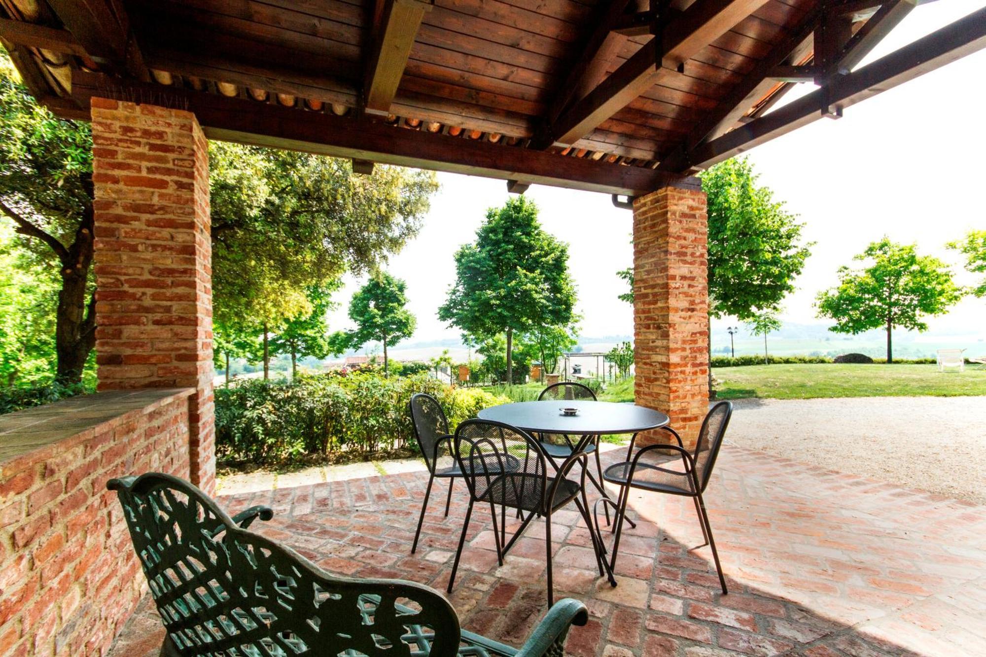 Relais Castello Di Razzano Hotel Alfiano Natta Екстериор снимка