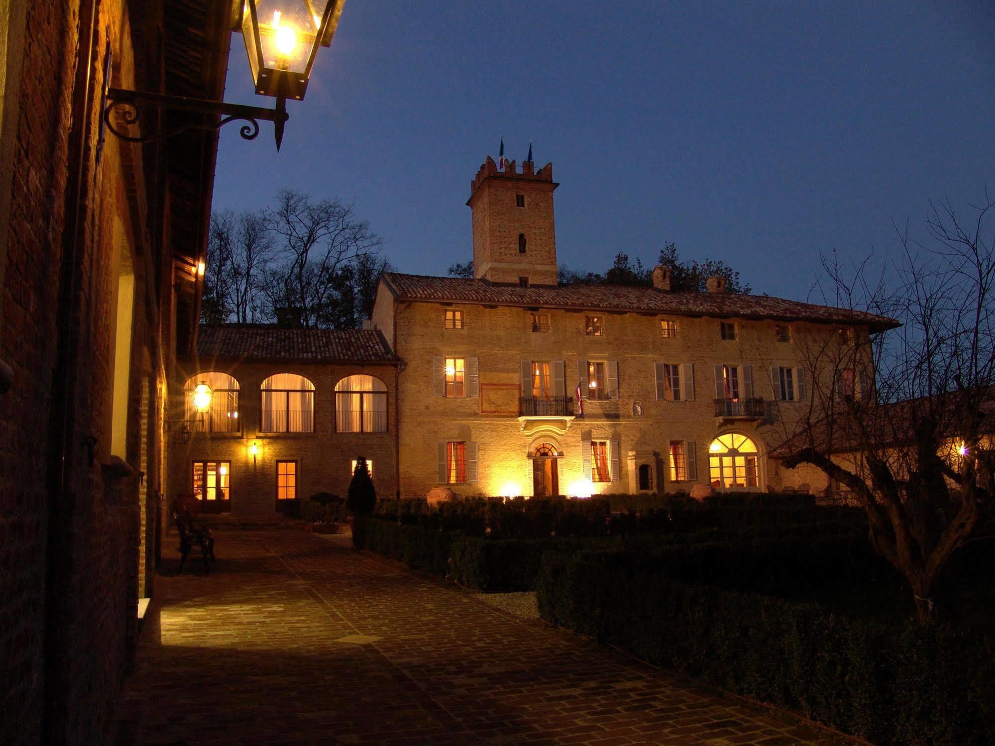 Relais Castello Di Razzano Hotel Alfiano Natta Екстериор снимка