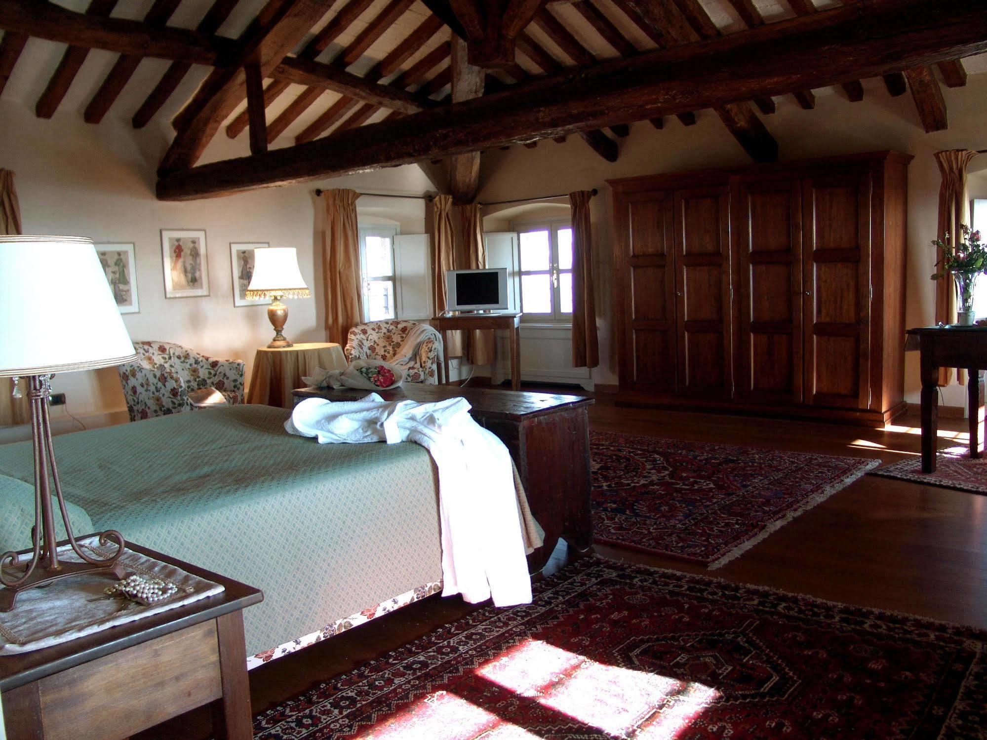 Relais Castello Di Razzano Hotel Alfiano Natta Екстериор снимка